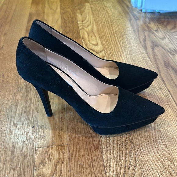 Black suede Prada platform heels size 39. Heels measure 4 inches. - Picture 2 of 6